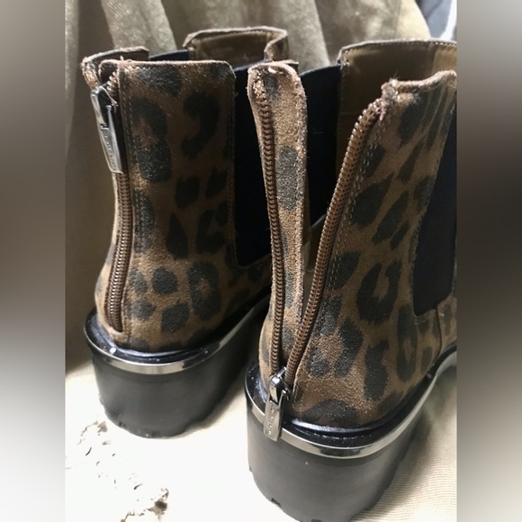 Vince Camuto Leopard Boots 9 Wide EUC - Picture 4 of 11